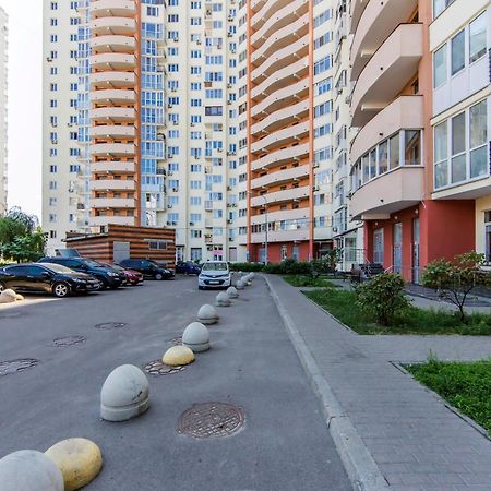 Large 2 Room Apartment With A Beautiful View 2 Min Metro Chernigivska Kijów Zewnętrze zdjęcie
