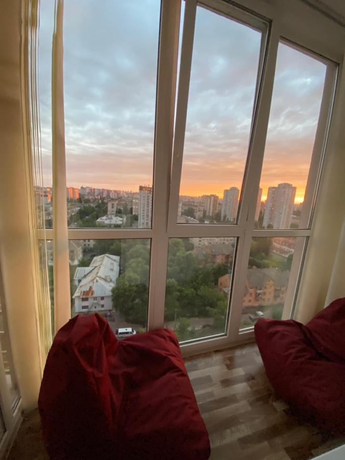 Large 2 Room Apartment With A Beautiful View 2 Min Metro Chernigivska Kijów Zewnętrze zdjęcie