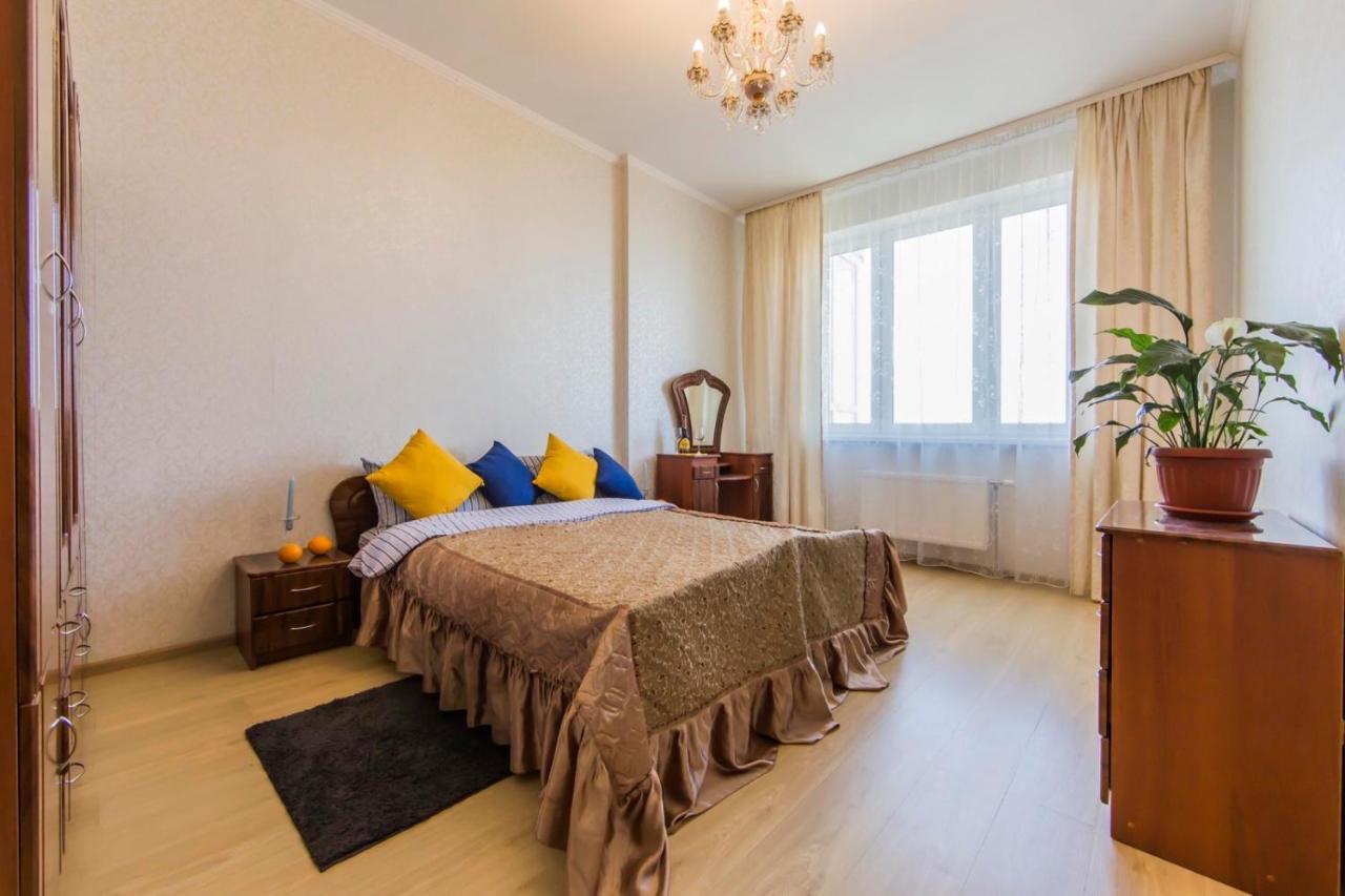 Large 2 Room Apartment With A Beautiful View 2 Min Metro Chernigivska Kijów Zewnętrze zdjęcie