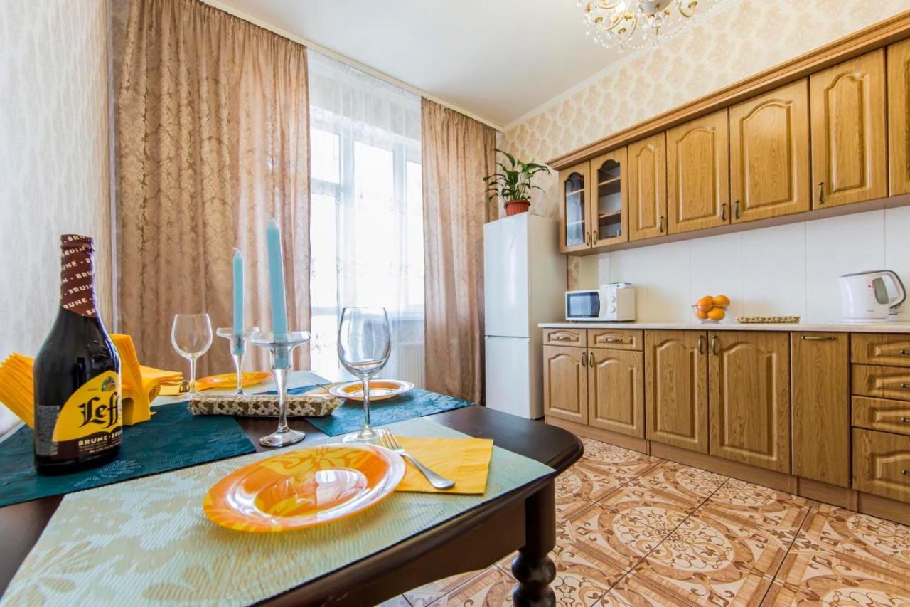 Large 2 Room Apartment With A Beautiful View 2 Min Metro Chernigivska Kijów Zewnętrze zdjęcie