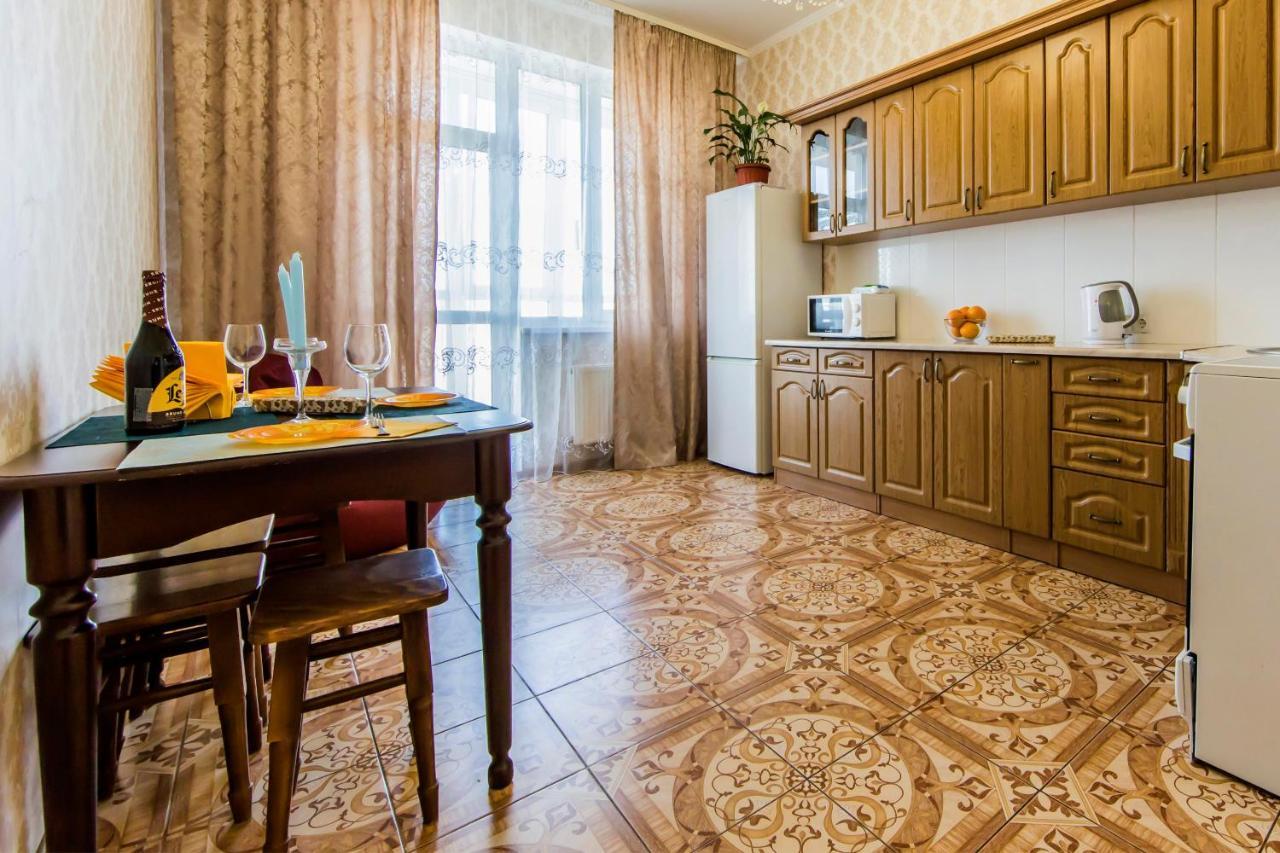 Large 2 Room Apartment With A Beautiful View 2 Min Metro Chernigivska Kijów Zewnętrze zdjęcie