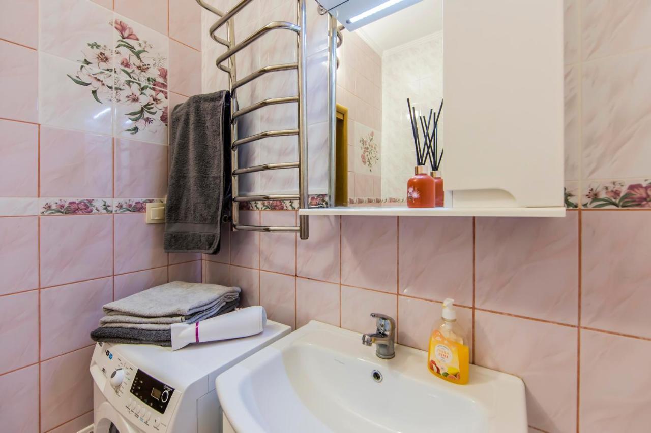 Large 2 Room Apartment With A Beautiful View 2 Min Metro Chernigivska Kijów Zewnętrze zdjęcie