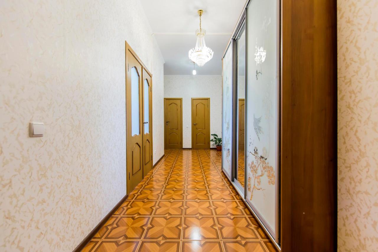 Large 2 Room Apartment With A Beautiful View 2 Min Metro Chernigivska Kijów Zewnętrze zdjęcie