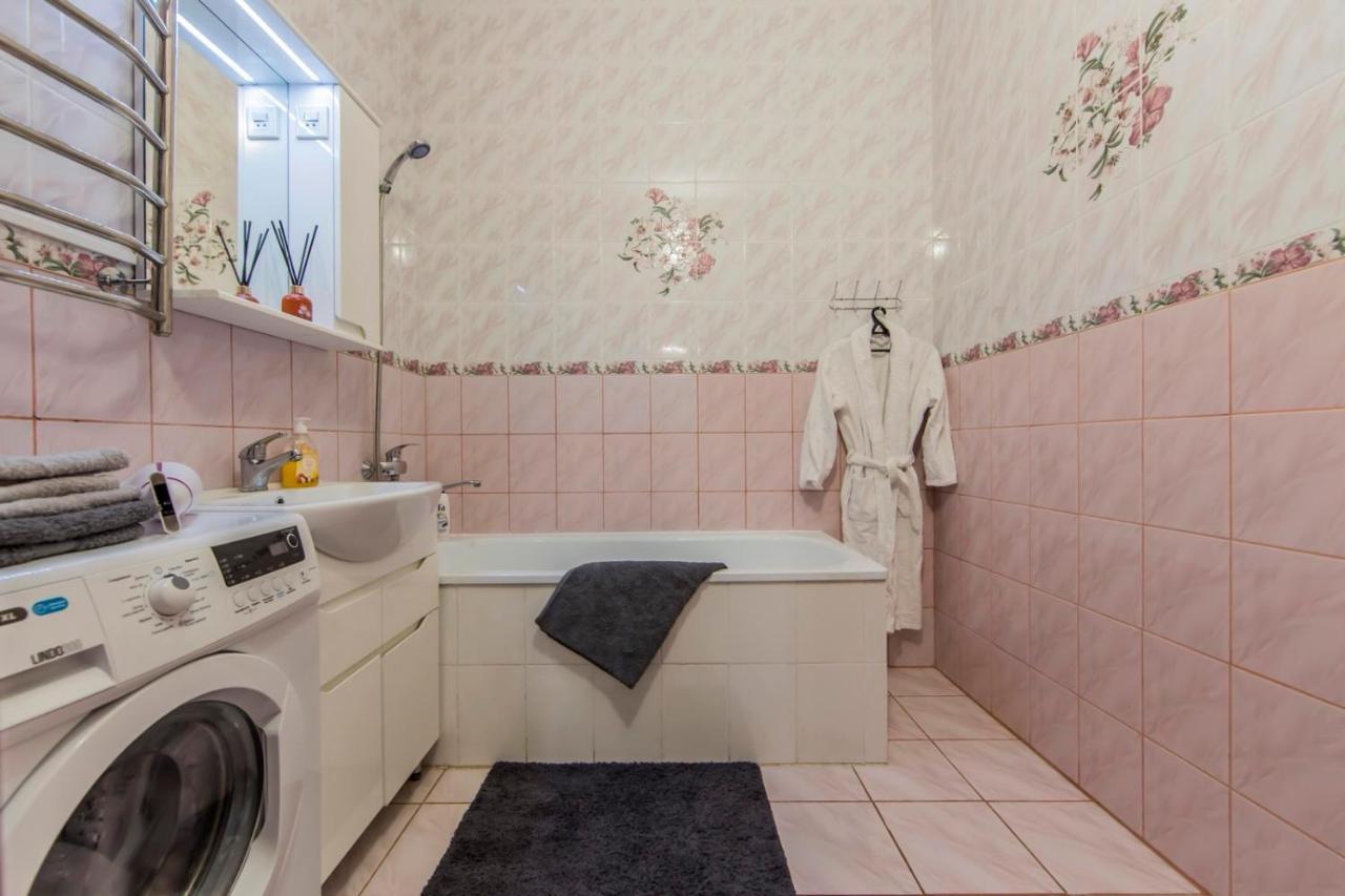 Large 2 Room Apartment With A Beautiful View 2 Min Metro Chernigivska Kijów Zewnętrze zdjęcie
